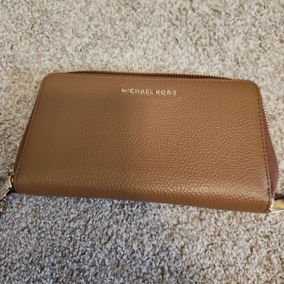 NWT MICHAEL Michael Kors Jet Set Travel Brown Wristlet - Picture 2 of 4